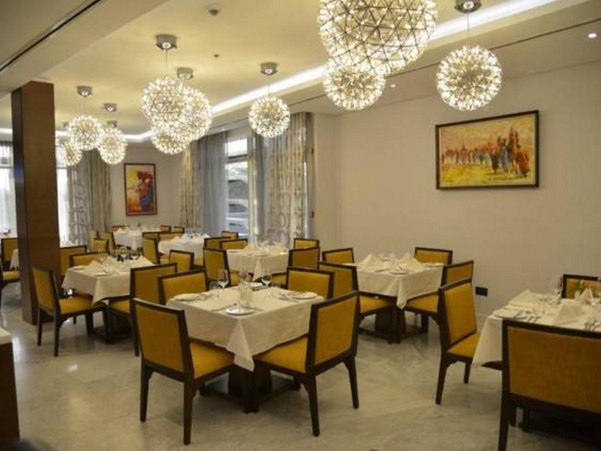 Room In Lodge - The Envoy Hotel And Suites อาบูจา ภายนอก รูปภาพ