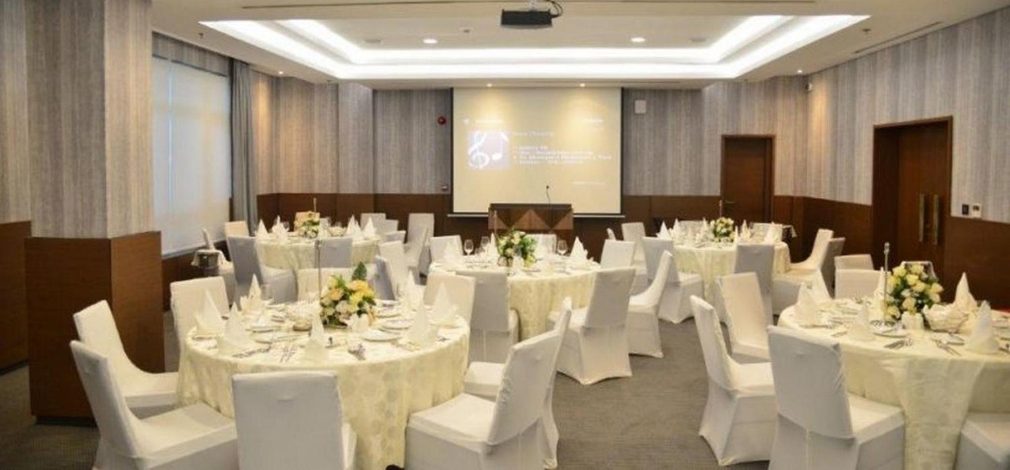 Room In Lodge - The Envoy Hotel And Suites อาบูจา ภายนอก รูปภาพ