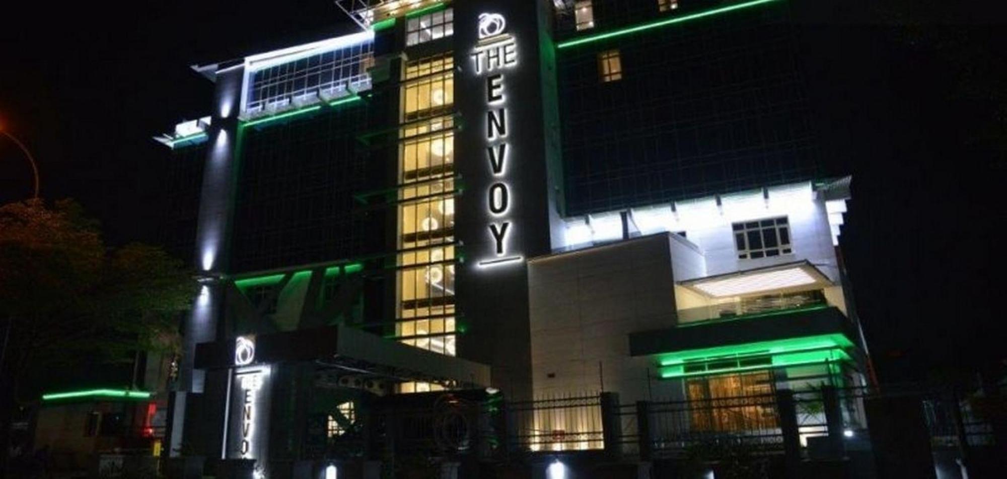 Room In Lodge - The Envoy Hotel And Suites อาบูจา ภายนอก รูปภาพ
