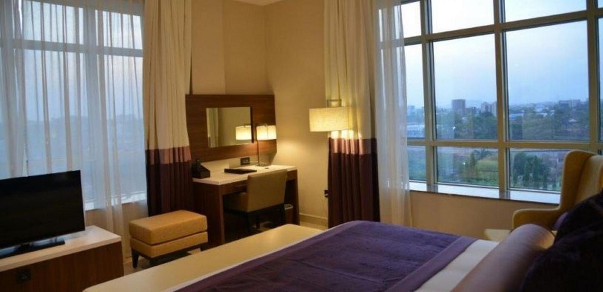 Room In Lodge - The Envoy Hotel And Suites อาบูจา ภายนอก รูปภาพ