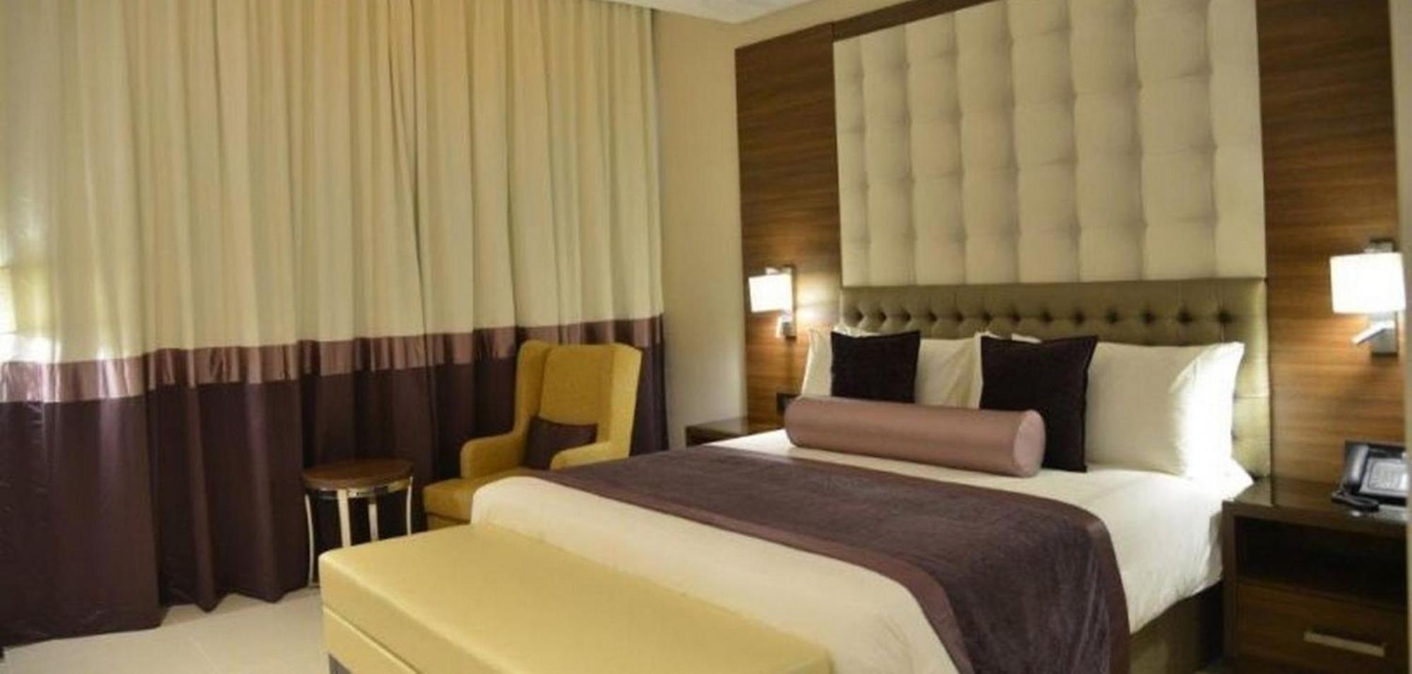 Room In Lodge - The Envoy Hotel And Suites อาบูจา ภายนอก รูปภาพ