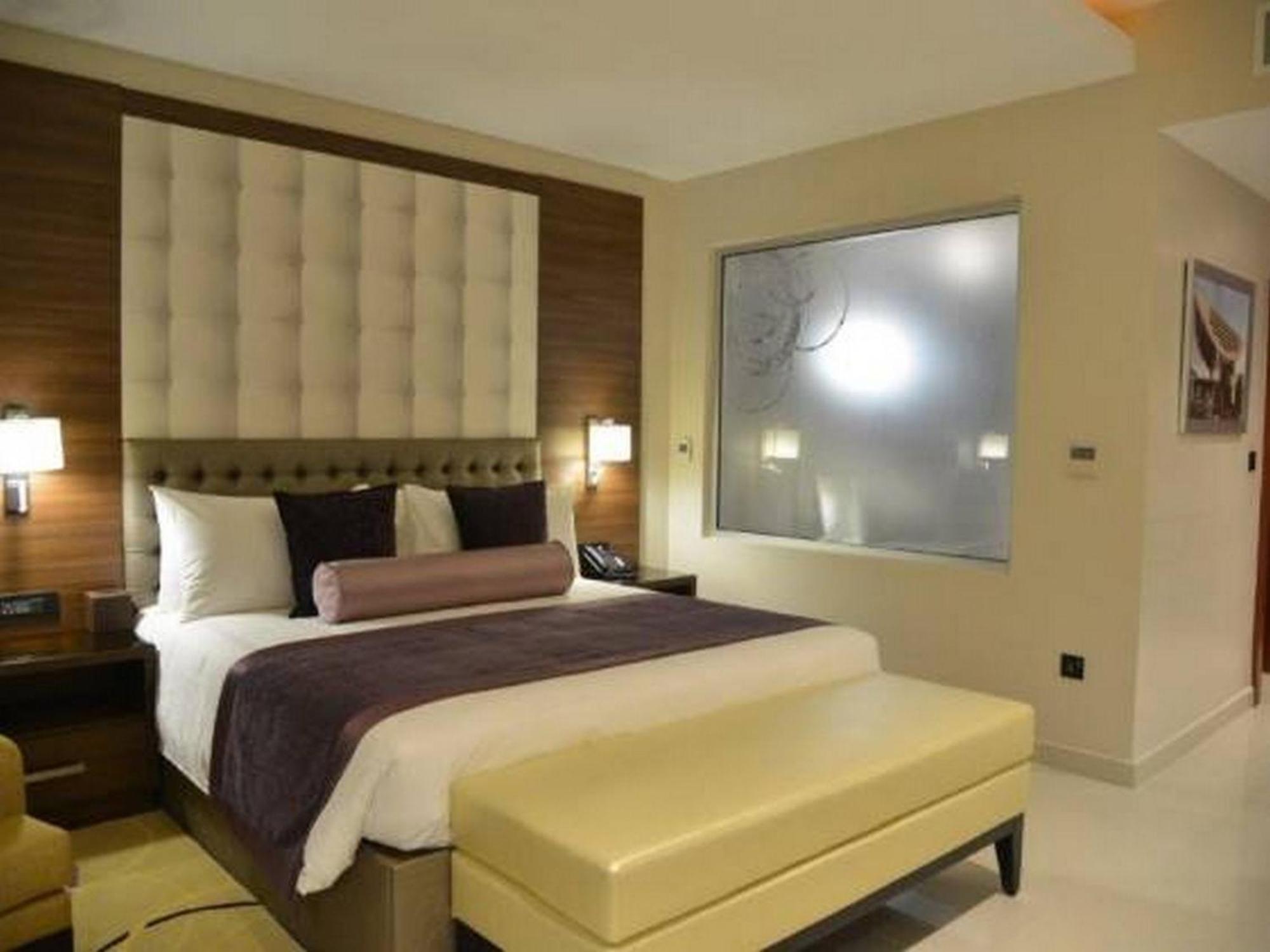 Room In Lodge - The Envoy Hotel And Suites อาบูจา ภายนอก รูปภาพ