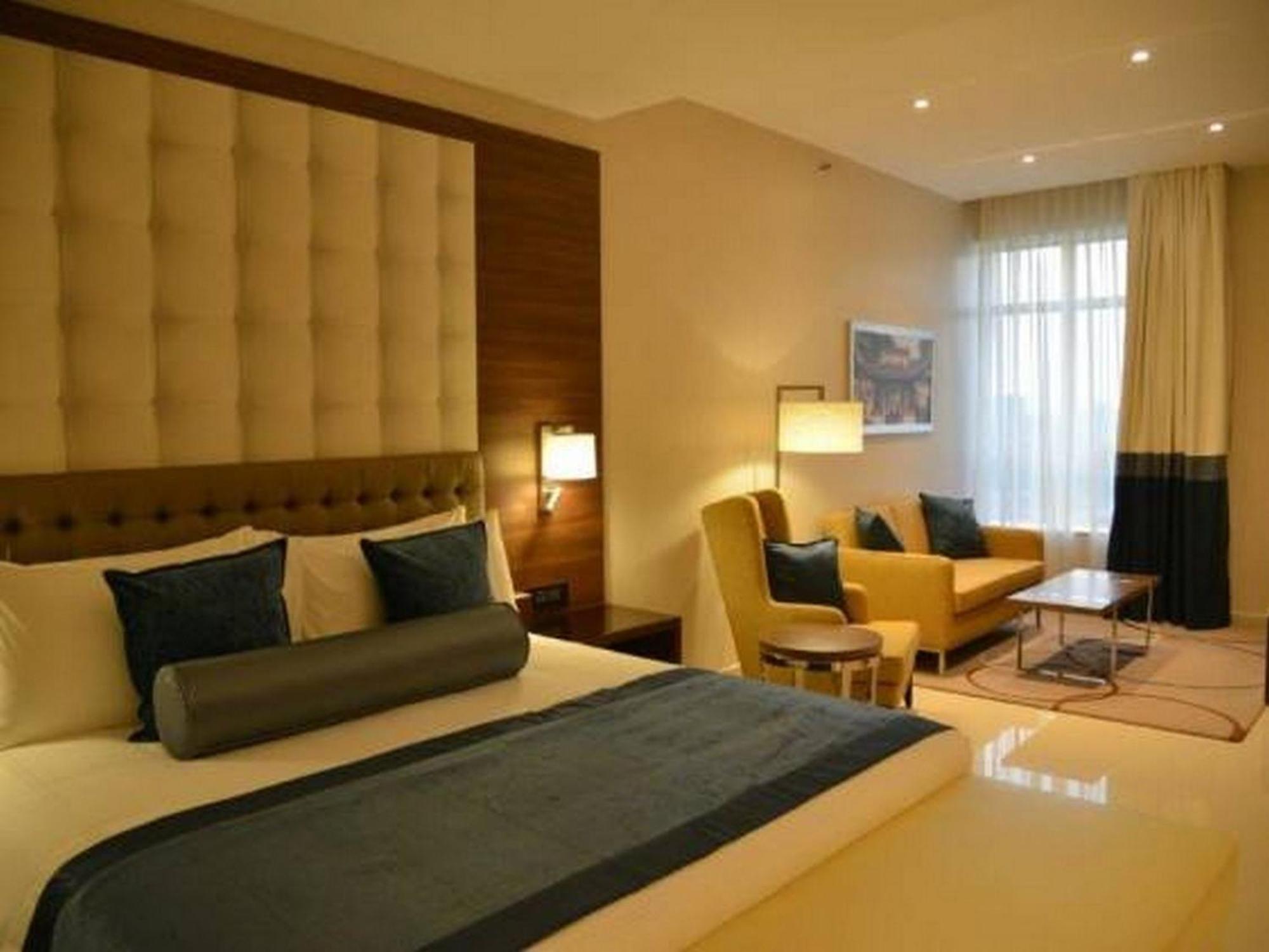 Room In Lodge - The Envoy Hotel And Suites อาบูจา ภายนอก รูปภาพ